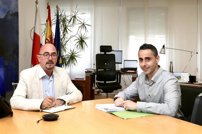 El consejero Pascual y el presidente de CODINUCAN Martínez