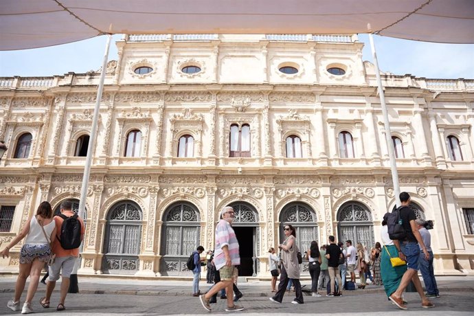 Archivo - Fachada del Ayuntamiento de Sevilla.