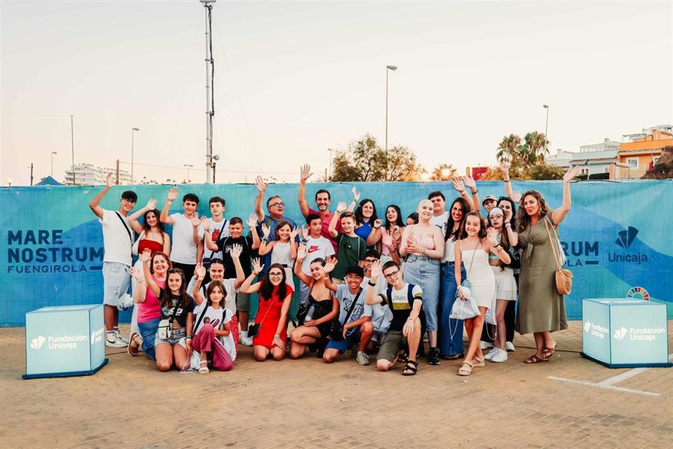 La Fundación Unicaja lleva a jóvenes pacientes oncológicos al festival Marenostrum de Fuengirola (Málaga).