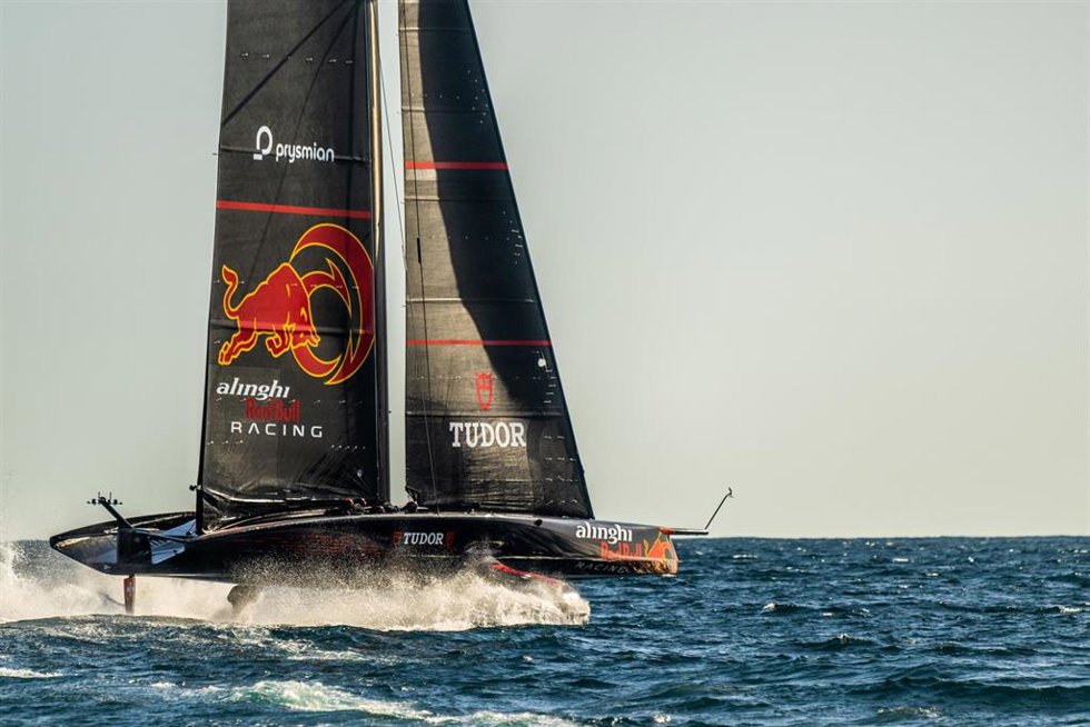 Archivo - El Alinghi Red Bull Racing AC75.
