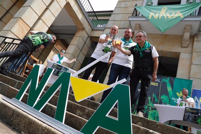 El presidente del Principado de Asturias, Adrián Barbón, participa en el Festival de la Sidra de Nava.