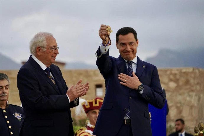El presidente de la Junta de Andalucía, Juanma Moreno, en una foto de archivo con su homólogo de la ciudad autónoma de Melilla, Juan José Imbroda.