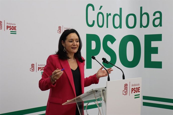 Archivo - La secretaria general del PSOE de Córdoba, Rafi Crespín, en la sede de su partido.