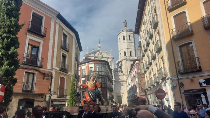 La Dolorosa de la Vera Cruz en su procesión de traslado a la Iglesia de San Miguel y San Julián.