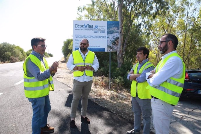 Javier Bello en obras de carreteras de Diputación en Jimena.