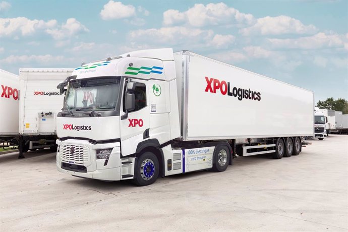 Archivo - Camión eléctrico de XPO Logistics.