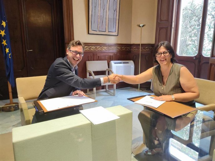 Vicepresidente Antoni Costa y alcaldesa de Ciutadella, Juana Mari Pons