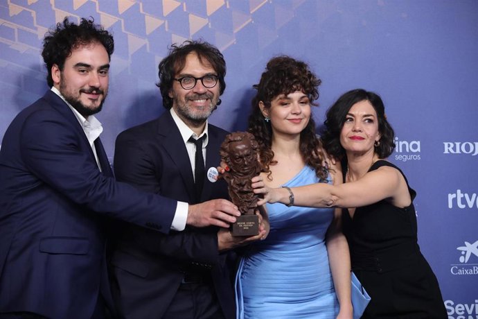 Archivo - El ganador a Mejor Cortometraje de Ficción por 'Arquitectura Emocional 1959,  León Siminiani, en los Premios Goya