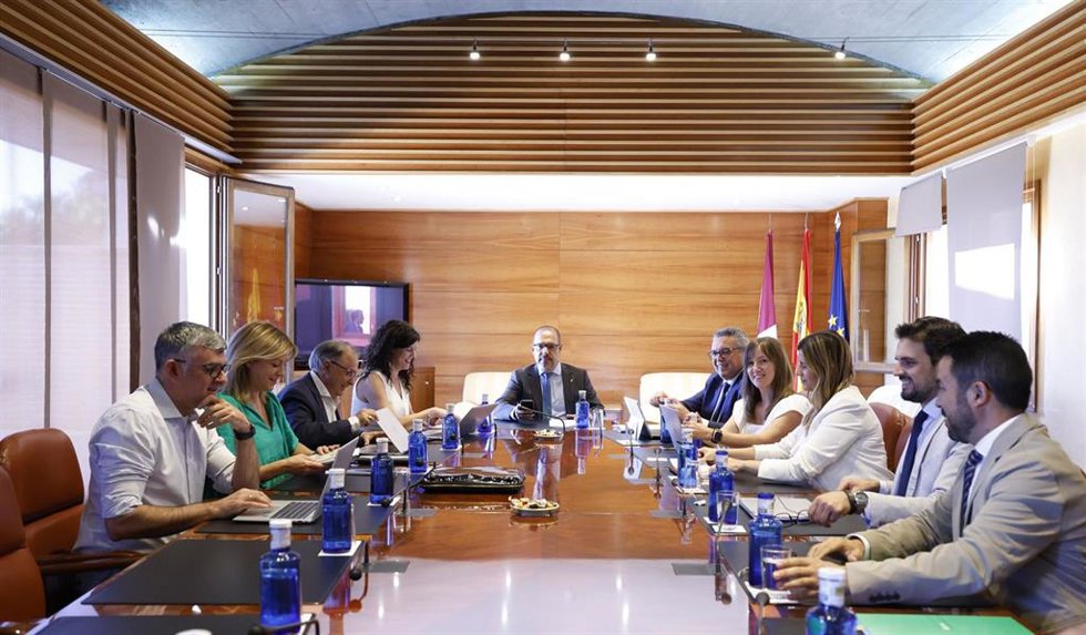 Sesión de la Mesa de las Cortes de C-LM.