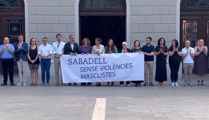 Minuto de silencio por un asesinato machista en Sabadell