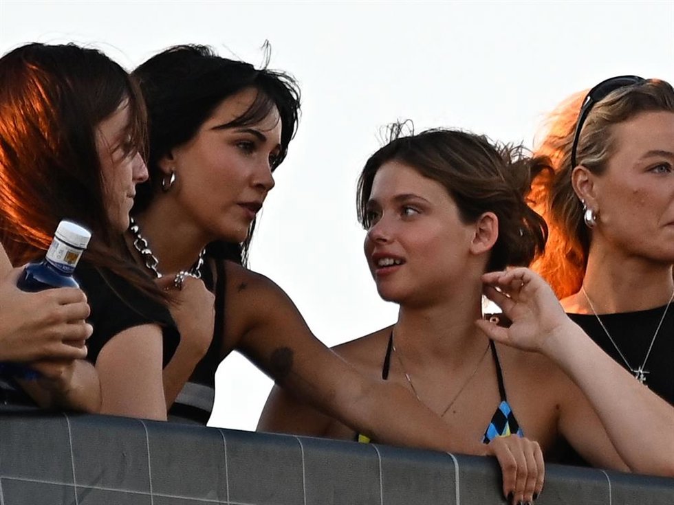 Aitana Ocaña y Nicole Wallace en el Festival Mad Cool a 10 de Julio de 2024 en Madrid (España).