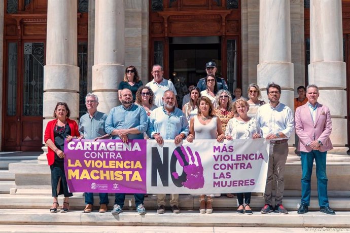 Cartagena se suma al minuto de silencio de la FEMP por el trágico fin de semana con cinco víctimas de violencia de género