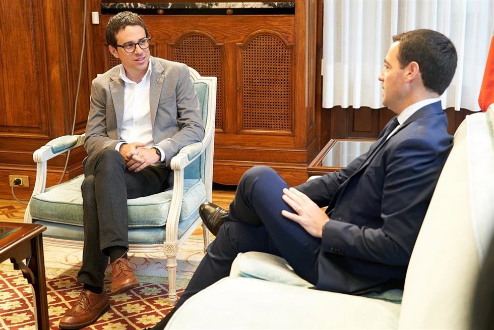 Reunión del lehendakari con el portavoz de EH Bildu Pello Otxandiano