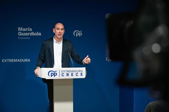 El Portavoz Del PP De Extremadura, José Ángel Sánchez Juliá, En Rueda De Prensa