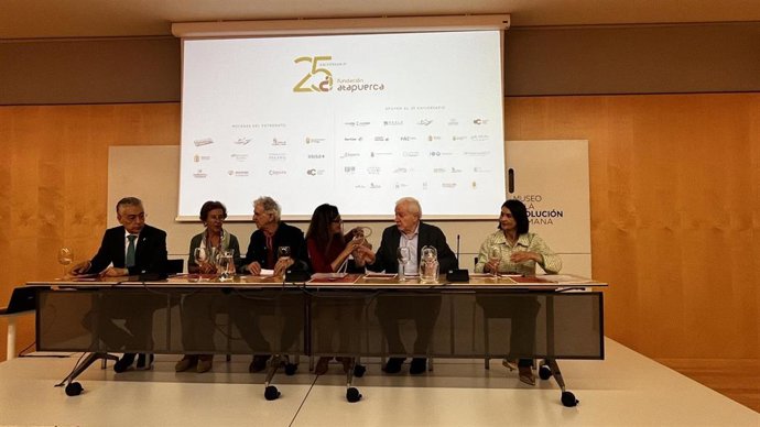 Roberto Saiz, Eva Manrique, Juan Luis Arsuaga, Inmaculada Martínez,Antonio Méndez Pozo y Aurora Martín