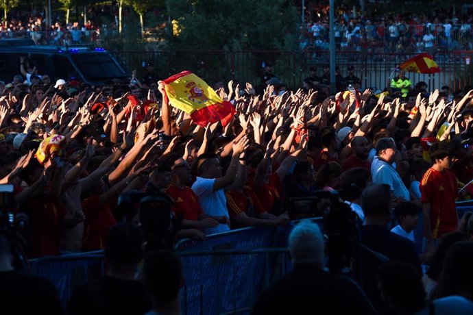 El alcalde de Sevilla celebra el triunfo de la Selección Española en la Eurocopa y de Carlos Alcaraz en Wimbledon.