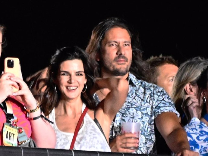 Clara Lago y su novio, José Lucena, disfrutan en la última jornada del festival 'Mad Cool', a 13 de julio de 2024, en Madrid (España)