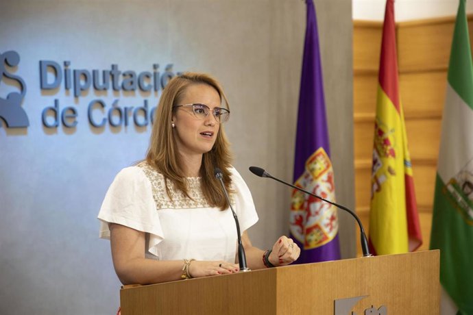 La delegada de Desarrollo Tecnológico, Transformación Digital y Juventud de la Diputación de Córdoba, Sara Alguacil, en rueda de prensa.
