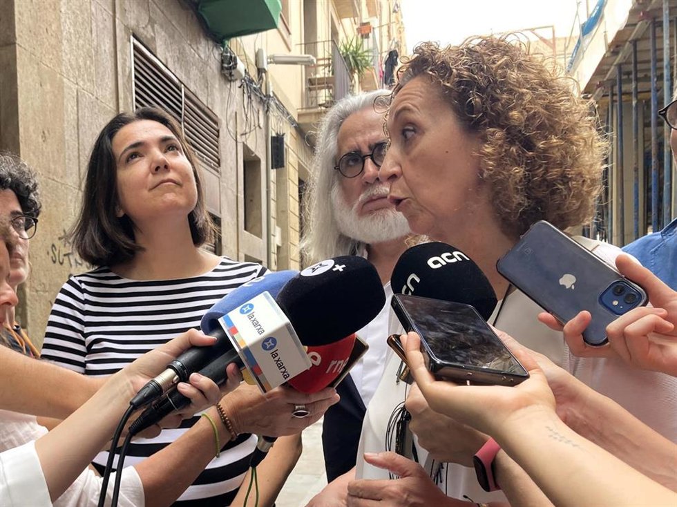 La consellera de Territorio en funciones de la Generalitat, Ester Capella, y la consejera delegada del Institut Catal de Finances (ICF), Vanessa Servera.