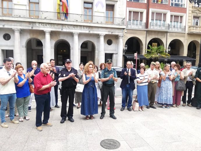 Logroño guarda un minuto de silencia en repulsa por los asesinatos machistas de este fin de semana