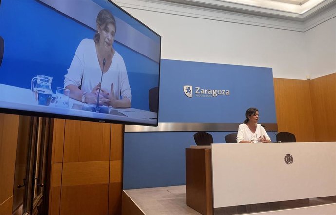 La consejera municipal de Políticas Sociales, Marian Orós, en la sala de prensa del Ayuntamiento de Zaragoza.