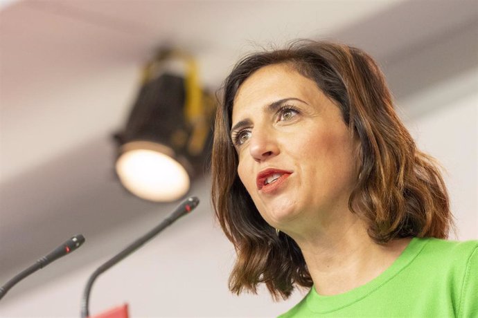 La portavoz del PSOE, Esther Peña, en una rueda de prensa en la sede nacional del partido en la calle Ferraz.