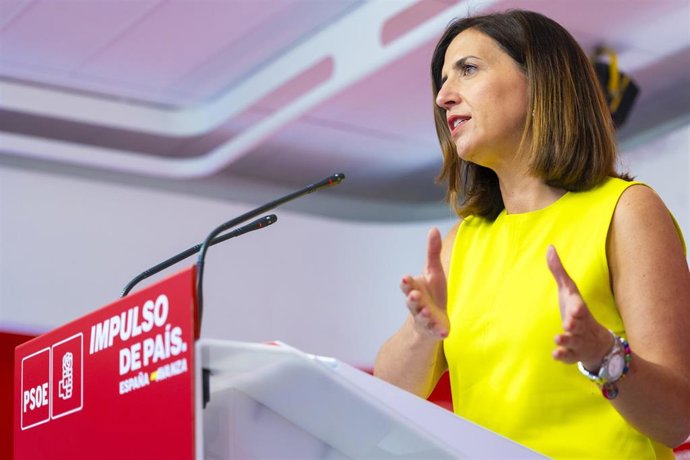La portavoz del PSOE , Esther Peña, en una rueda de prensa en la sede nacional del partido en la calle Ferraz.