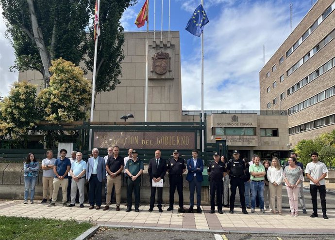 Minuto de silencio en Valladolid a las seis mujeres muertas por violencia de género