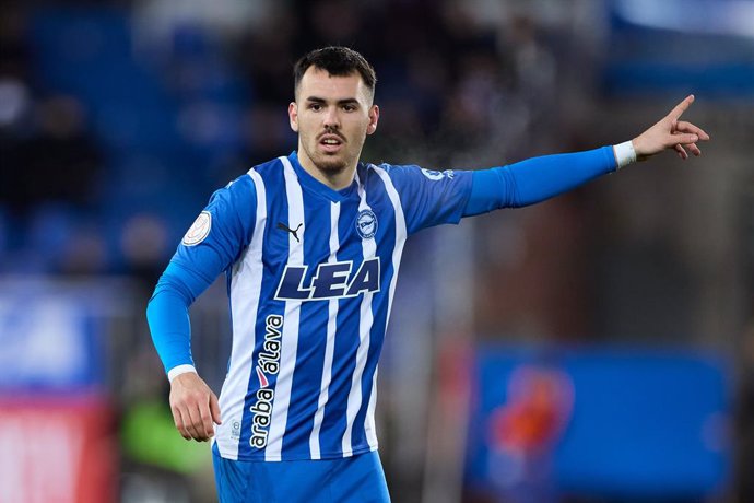 Archivo - Alex Sola of Deportivo Alaves reacts during the Copa del Rey match between Deportivo Alaves and Real Betis Balompie at Mendizorrotza on January 6, 2024, in Vitoria, Spain.
