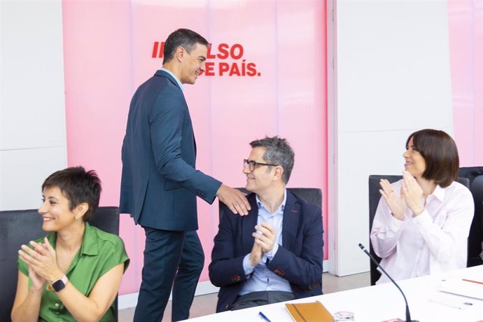 El presidente del Gobierno y secretario general del PSOE, a la entrada de la reunión de la Comisión Ejecutiva Federal.