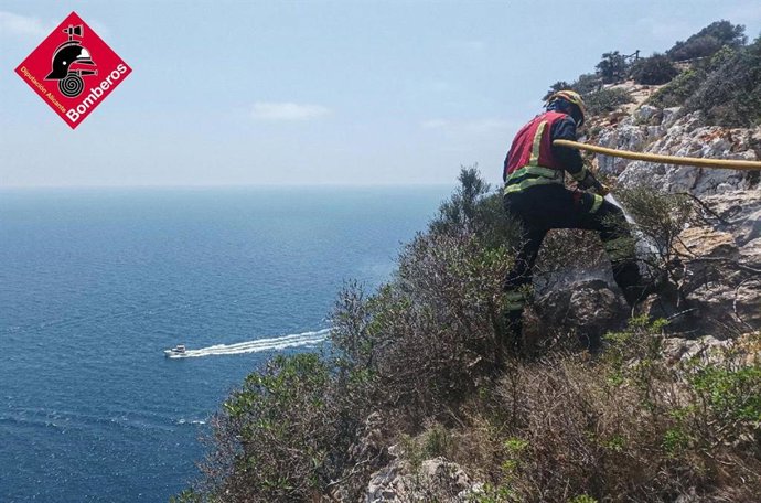 Extingixen un incendi de vegetació al mirador del Cap de la Nau a Xbia