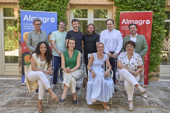 Los responsables de muchas de las actividades organizadas en el marco de esta edición del Festival Internacional de Teatro Clásico de Almagro han atendido una rueda de prensa celebrada esta mañana en el Parador de la ciudad en la que se ha puesto en va