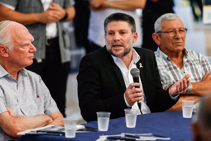 Archivo - June 3, 2024, West Jerusalem, Israel: Israel's Finance Minister Bezalel Smotric addresses the relatives of Israelis being held hostage during the rally. Relatives and friends of Israelis held hostage by Palestinian Hamas militants in the Gaza St