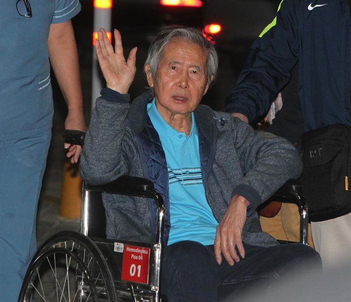 Archivo - January 4, 2018, LIMA, PERU: LIMA, JUEVES 04 DE ENERO DEL 2018...ALBERTO FUJIMORI, EX PRESIDENTE DEL PERU, INDULTADO POR PPK, SALE DE LA CLINICA CENTENARIO PERUANO JAPONES CON DESTINO AL DOMICILIO DE SU HIJO KENJI EN LA ESTANCIA- LA MOLINA..FOTO