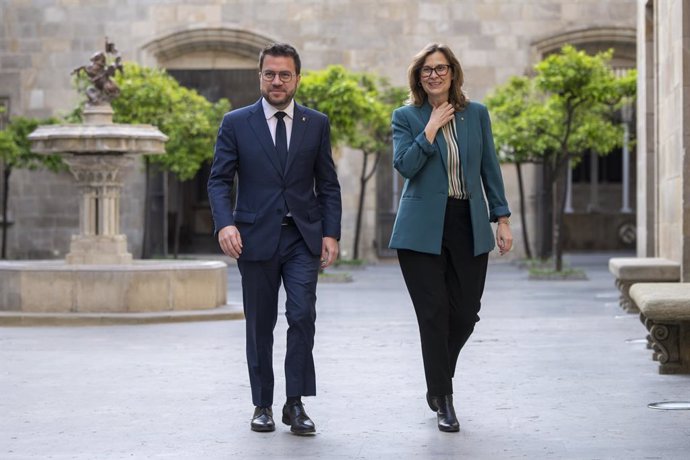 Archivo - El president de la Generalitat, Pere Aragonès, i la consellera d'Acció Exterior, Meritxell Serret