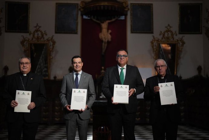 Moreno y el consejero de Turismo con los obispos de Granada y Sevilla