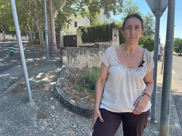 La portavoz de Vox en el Ayuntamiento de Córdoba, Paula Badanelli, en una calle de El Brillante.