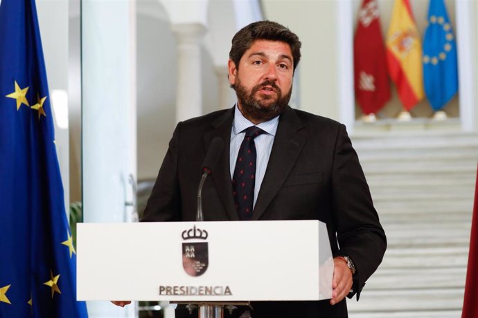 El presidente de la Región de Murcia, Fernando López Miras, ofrece una rueda de prensa, en el Palacio de San Esteban, en Murcia, Región de Murcia (España). 