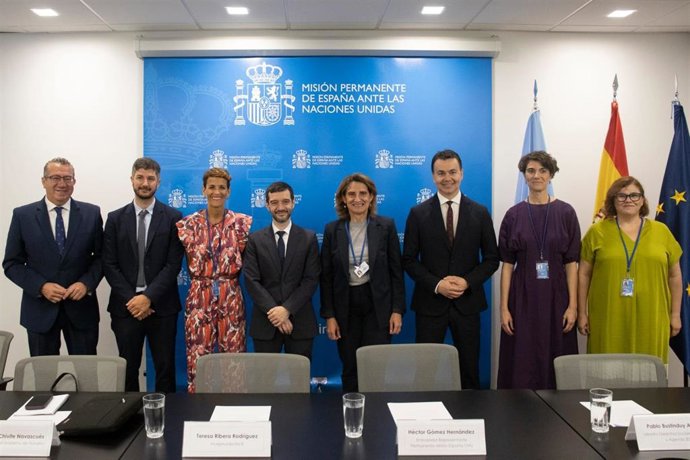 La presidenta del Gobierno de Navarra, María Chivite, con la vicepresidenta tercera del Gobierno de España, Teresa Ribera, y el ministro de Derechos Sociales, Consumo y Agenda 2030, Pablo Bustinduy, en Naciones Unidas.