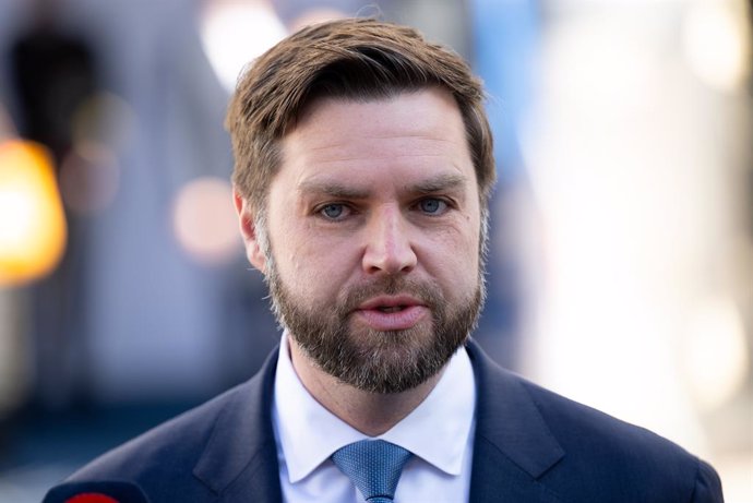 Archivo - 18 February 2024, Bavaria, Munich: James David "J. D." Vance, Senator of the Republican Party in the USA, gives a press statement in front of the Bayerischer Hof during the 60th Munich Security Conference (MSC). Photo: Sven Hoppe/dpa