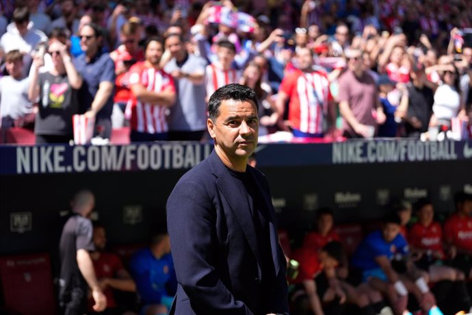 Archivo - Michel Sanchez, head coach of Girona FC, looks on during the Spanish League, LaLiga EA Sports, football match played between Atletico de Madrid and Girona FC at Civitas Metropolitano stadium on April 13, 2024 in Madrid, Spain.