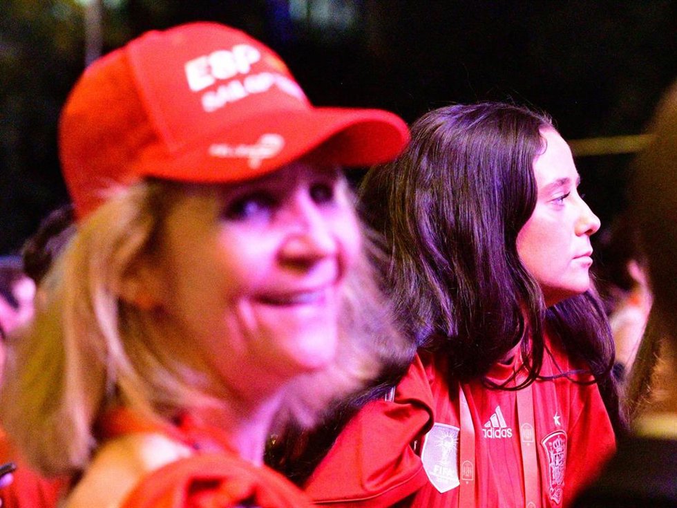 La infanta Elena y Victoria Federica durante la celebración de la victoria en la Eurocopa de la selección española de fútbol