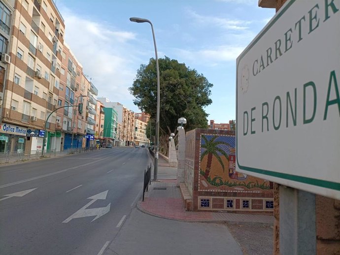 Carretera de Ronda en Almería, junto al acceso al Hospital Bola Azul.