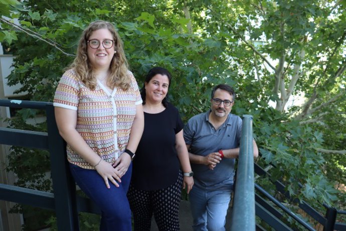 De izquierda a derecha, Ángela Valle García, Nazaret M. Montilla López y Carlos Gutiérrez Martín.