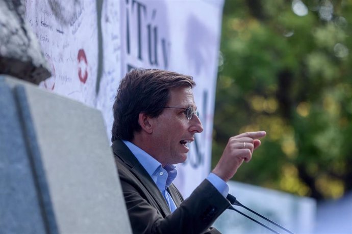 El alcalde de Madrid, José Luis Martínez-Almeida, interviene durante un acto de homenaje al concejal del PP, Miguel Ángel Blanco