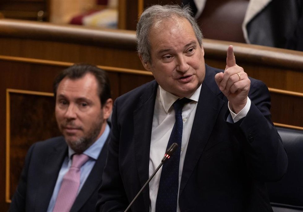 Archivo - El ministro de Industria, Jordi Hereu, interviene durante una sesión de control al Gobierno, en el Congreso de los Diputados, a 13 de diciembre de 2023, en Madrid (España). El Congreso celebra su primera sesión de control al Gobierno de la XV 