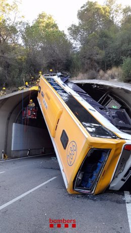 Imagen del bus accidentado en Pineda