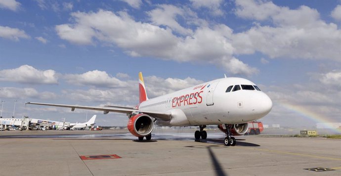 Avión de Iberia Express en el Aeropuerto de Ámsterdam Schiphol.