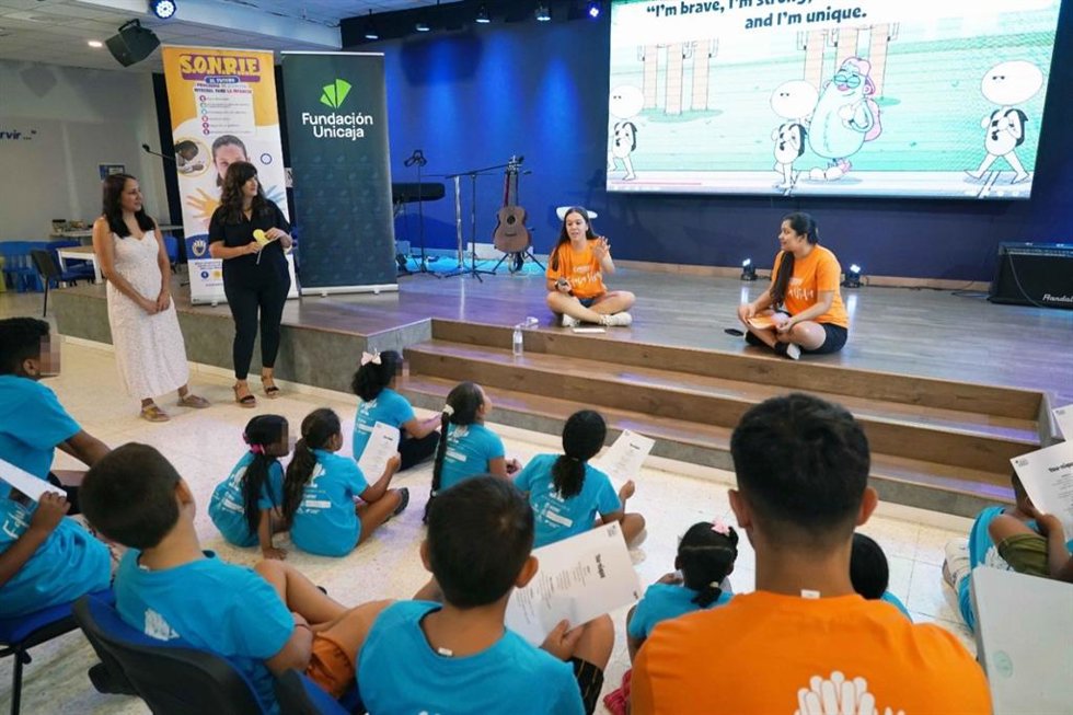 Fundación Unicaja beca a menores vulnerables para el campamento de verano de Inpavi en Málaga.