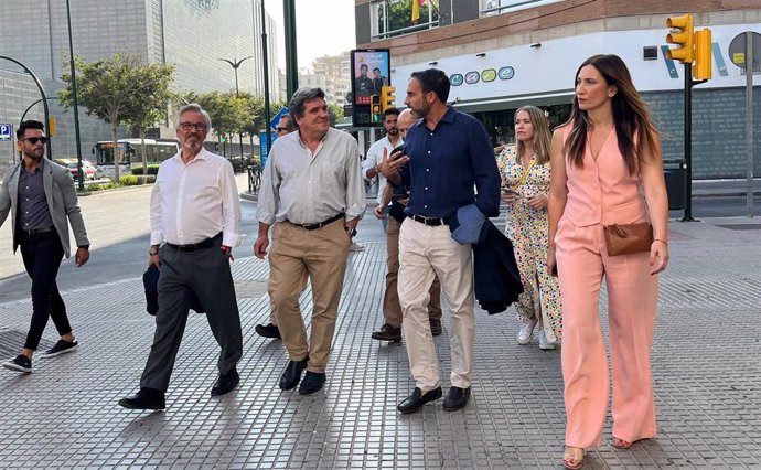 El secretario general del PSOE de Málaga, Daniel Pérez, junto con el ministro para la Transformación Digital y de la Función Pública, José Luis Escrivá, en una imagen de archivo